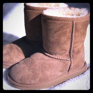 Girls Ugg winter boots